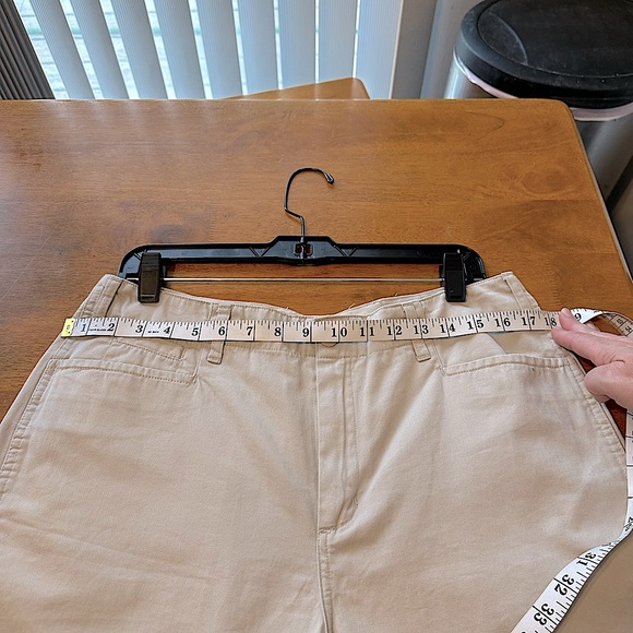 Essentials style 100% cotton khaki shorts - Size 14 - Picture 5 of 7